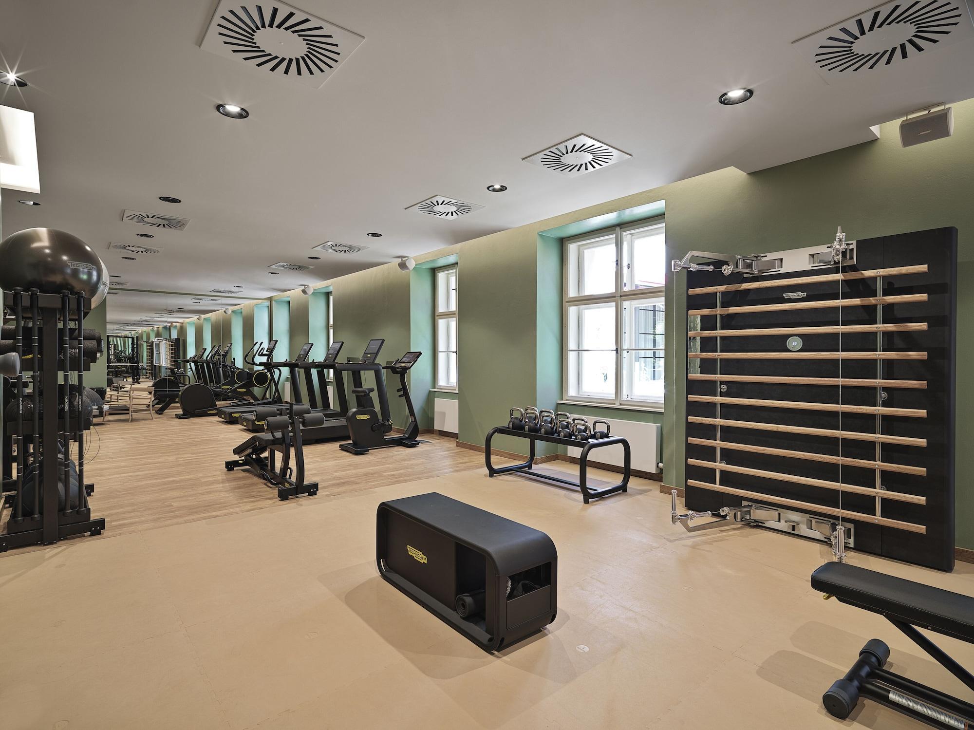 The Julius Prague Hotel Exterior photo The gym at the Hotel de la Paix