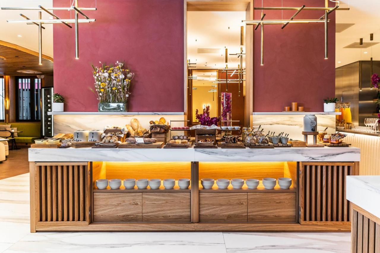 The Julius Prague Hotel Exterior photo The buffet at the hotel